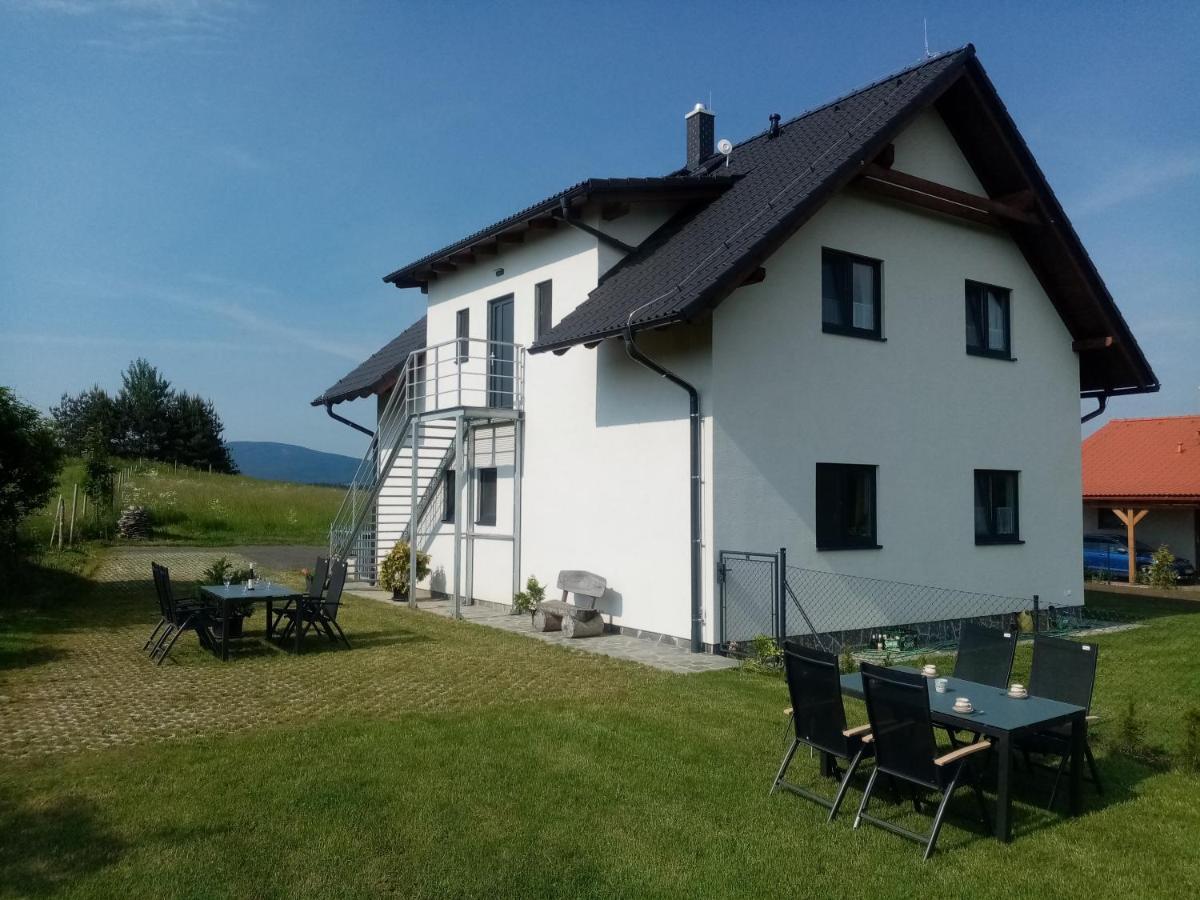 Apartmany Kohoutek A Slepicka V Novohradskych Horach Нове-Гради Экстерьер фото