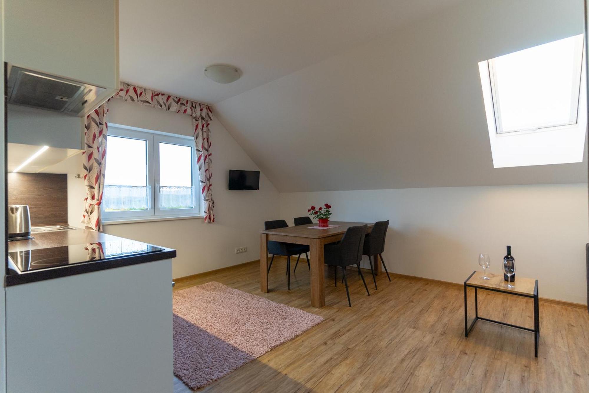 Apartmany Kohoutek A Slepicka V Novohradskych Horach Нове-Гради Экстерьер фото