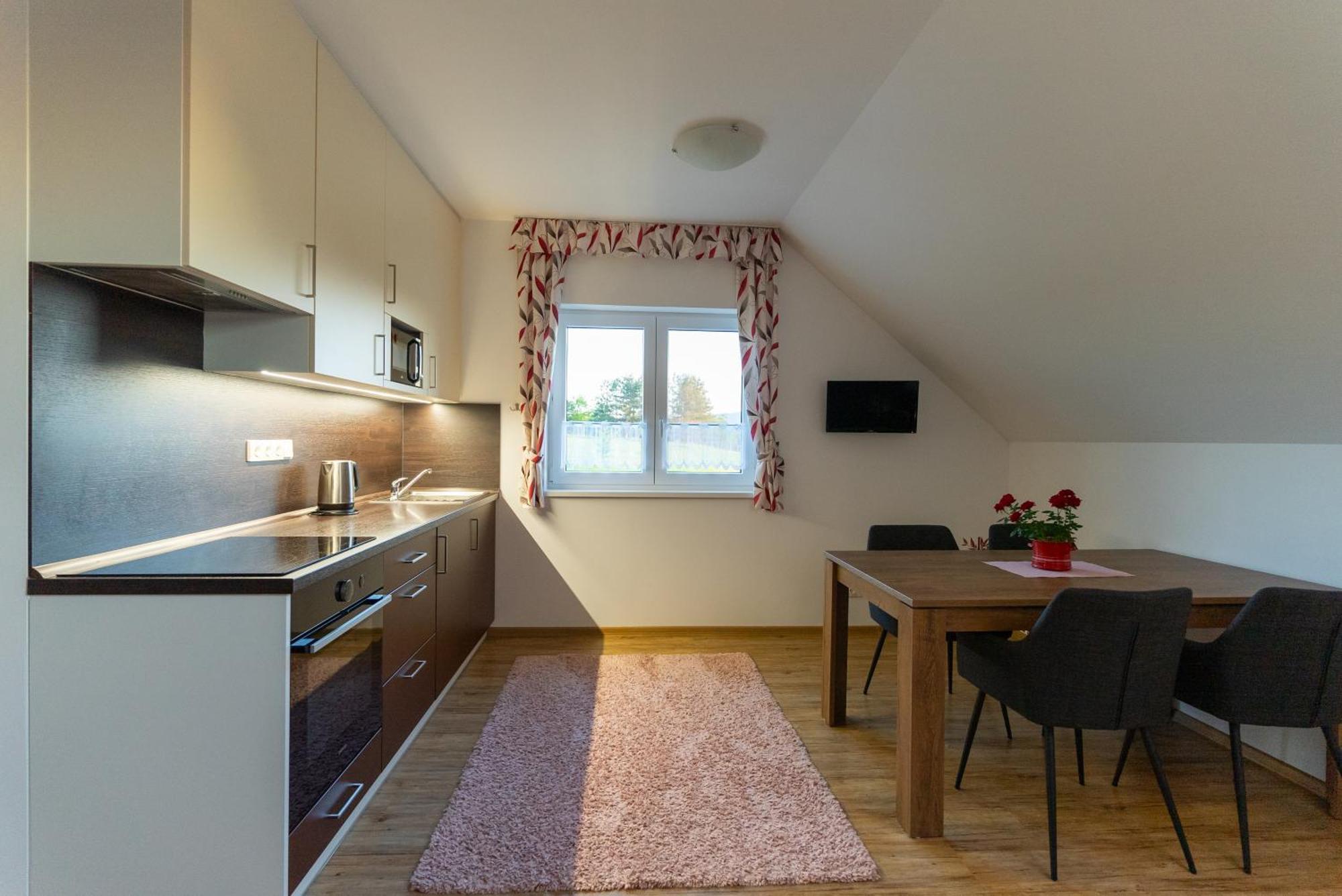 Apartmany Kohoutek A Slepicka V Novohradskych Horach Нове-Гради Экстерьер фото