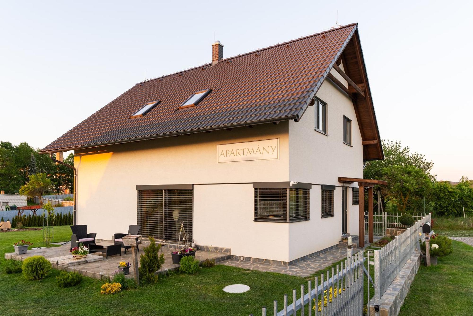 Apartmany Kohoutek A Slepicka V Novohradskych Horach Нове-Гради Экстерьер фото