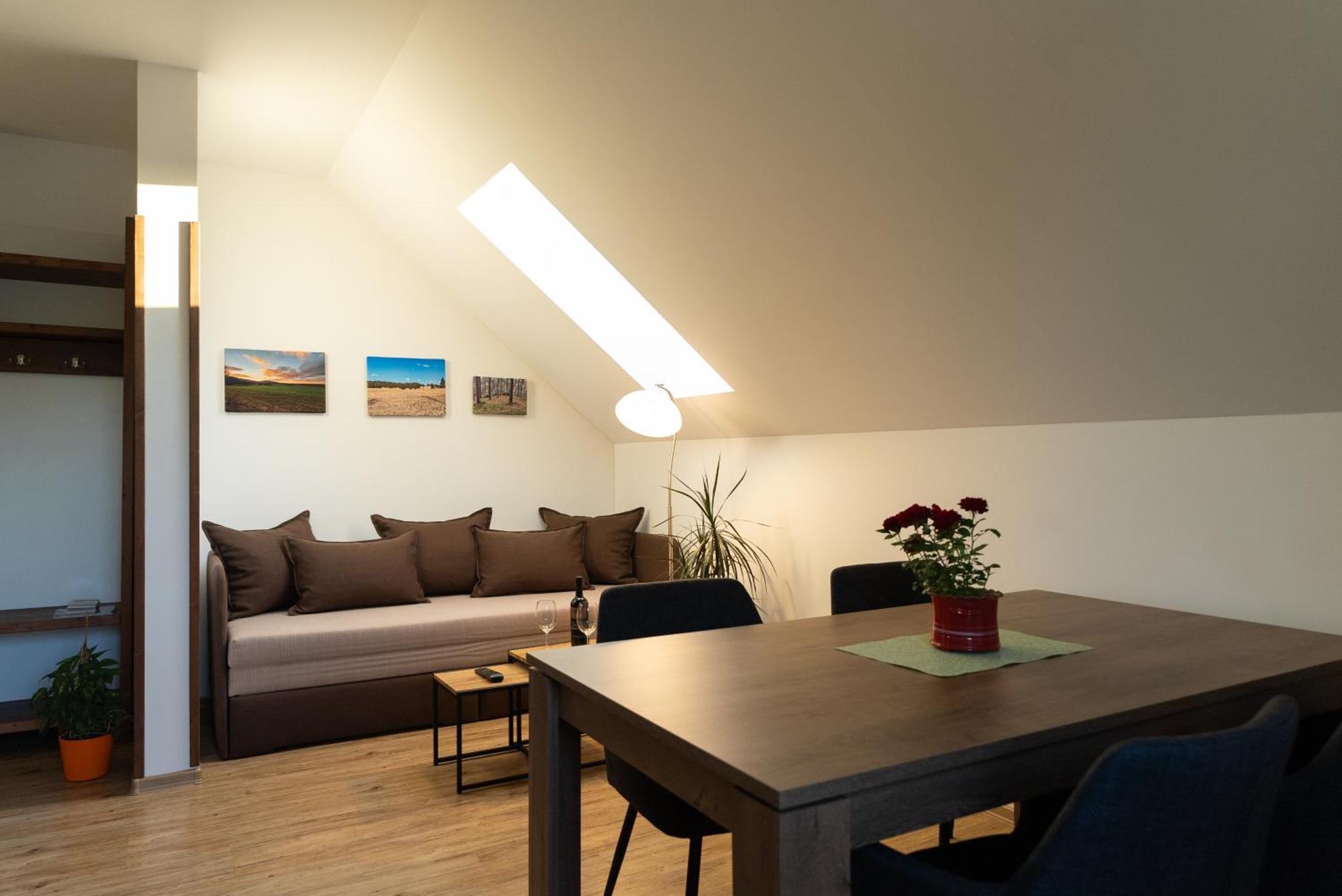 Apartmany Kohoutek A Slepicka V Novohradskych Horach Нове-Гради Экстерьер фото