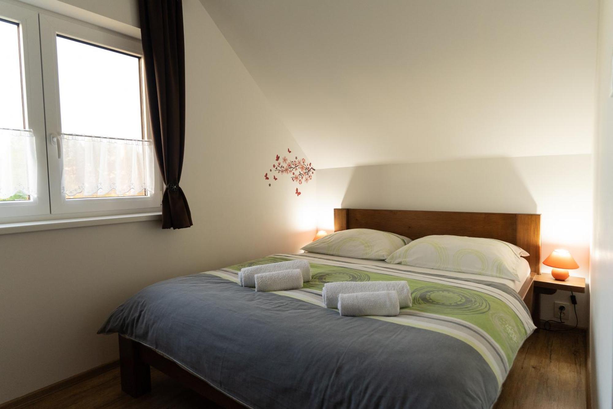 Apartmany Kohoutek A Slepicka V Novohradskych Horach Нове-Гради Экстерьер фото