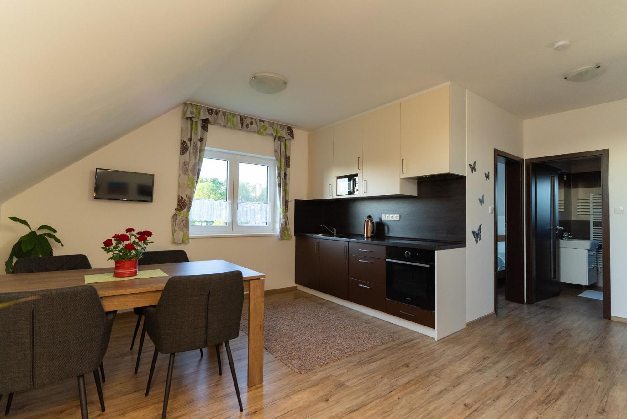 Apartmany Kohoutek A Slepicka V Novohradskych Horach Нове-Гради Экстерьер фото